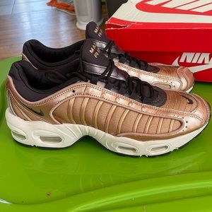 Womens Nike Air Max Tailwind IV